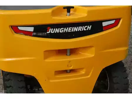 Elektryczne 4-kołowe 2018  Jungheinrich EFG316 (17)