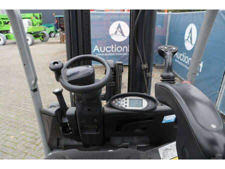 Chariots électriques à 4 roues 2012  Still RX60-20 (21)