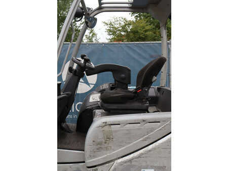 Chariots électriques à 4 roues 2012  Still RX60-20 (22)