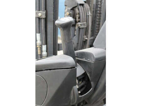 Chariots électriques à 4 roues 2012  Still RX60-20 (25)