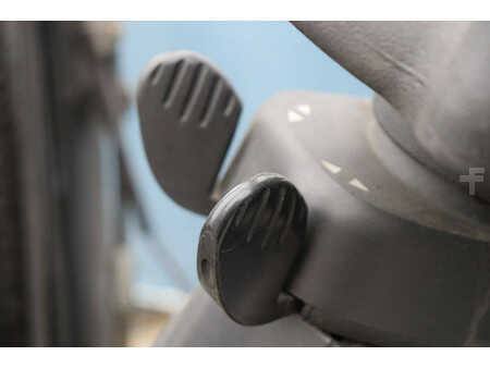 Chariots électriques à 4 roues 2012  Still RX60-20 (27)