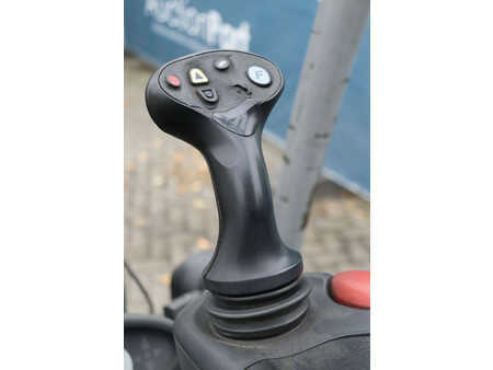 Chariots électriques à 4 roues 2012  Still RX60-20 (31)