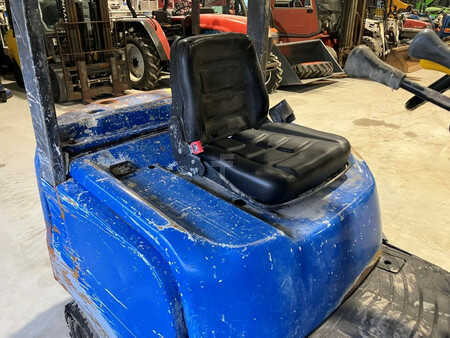 Carrelli elevatori diesel 2011  TCM FHD15T3 (11)