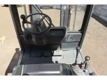 Terrenggående gaffeltruck 1990  Linde H20D (19)