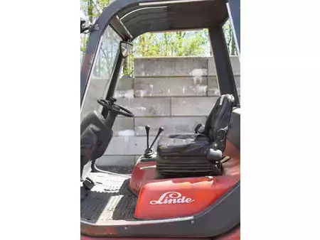 Terrenggående gaffeltruck 1990  Linde H20D (20)