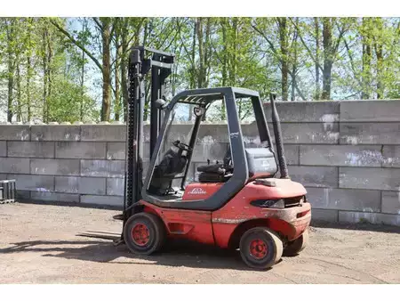 Terrenggående gaffeltruck 1990  Linde H20D (3)