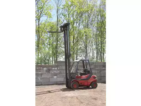 Terrenggående gaffeltruck 1990  Linde H20D (33)