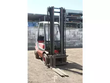 Terrenggående gaffeltruck 1990  Linde H20D (7)