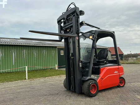 Elektro čtyřkolový VZV 2013  Linde E20PL-01 (14)