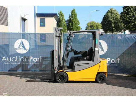 Elektro 4 Rad 2017  Jungheinrich EFG 320 (2)