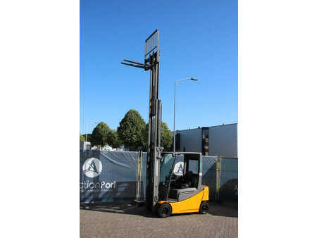 Elektro 4 Rad 2017  Jungheinrich EFG 320 (31)