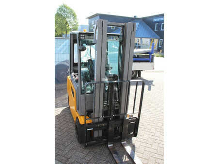 Elektro 4 Rad 2017  Jungheinrich EFG 320 (6)