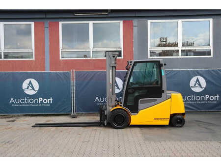 Carrelli elettrici 4 ruote 2020  Jungheinrich EFG 550 (2)