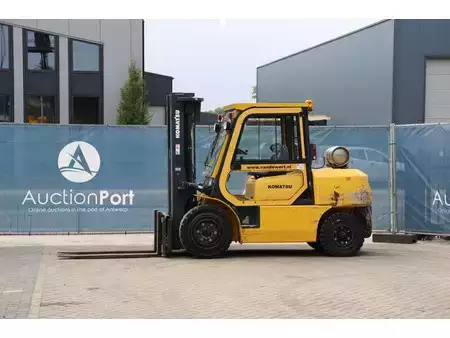 Nestekaasutrukki 2007  Komatsu FG401-7 (1)