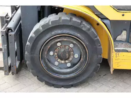 Nestekaasutrukki 2007  Komatsu FG401-7 (14)
