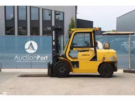 Nestekaasutrukki 2007  Komatsu FG401-7 (2)