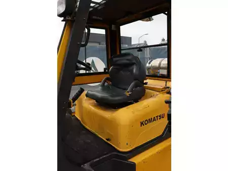 Nestekaasutrukki 2007  Komatsu FG401-7 (24)