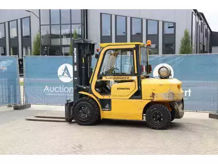 Nestekaasutrukki 2007  Komatsu FG401-7 (3)