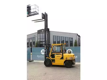 Nestekaasutrukki 2007  Komatsu FG401-7 (36)