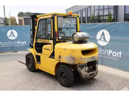 Nestekaasutrukki 2007  Komatsu FG401-7 (4)