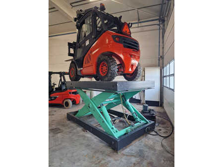 Carretilla elevadora diésel - [div]  (2)