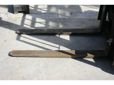 Chariots électriques à 4 roues 2016  Toyota 8FBE15T (13)