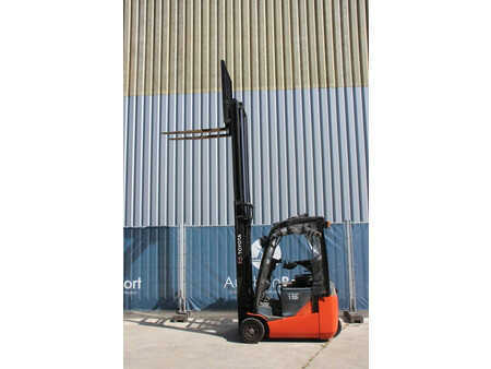 Chariots électriques à 4 roues 2016  Toyota 8FBE15T (29)