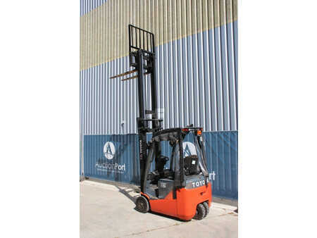 Chariots électriques à 4 roues 2016  Toyota 8FBE15T (30)