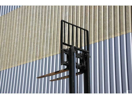 Chariots électriques à 4 roues 2016  Toyota 8FBE15T (31)