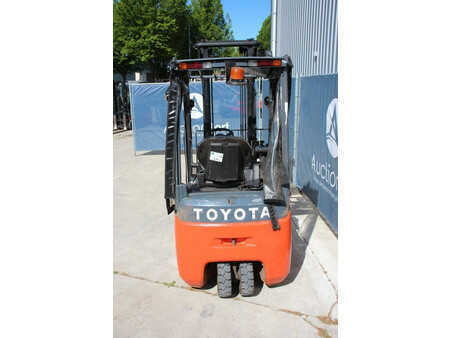 Chariots électriques à 4 roues 2016  Toyota 8FBE15T (4)