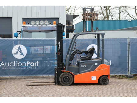 Eléctrica de 4 ruedas 2013  Toyota 8FBMKT30 (1)