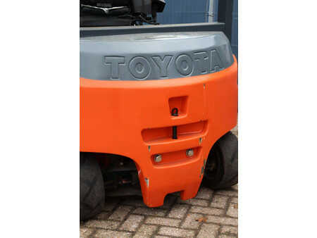 Eléctrica de 4 ruedas 2013  Toyota 8FBMKT30 (15)