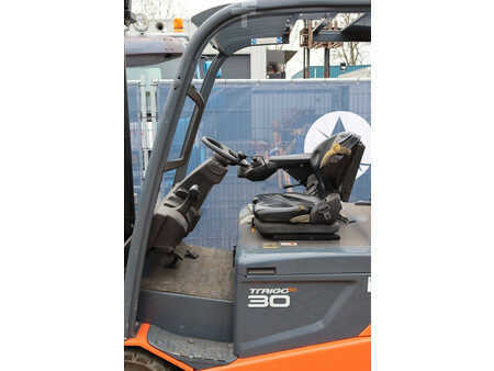 Eléctrica de 4 ruedas 2013  Toyota 8FBMKT30 (18)