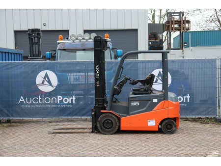 Eléctrica de 4 ruedas 2013  Toyota 8FBMKT30 (2)