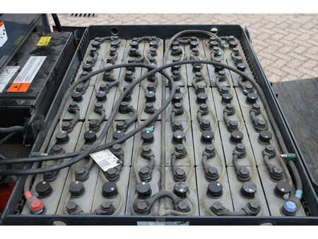 Eléctrica de 4 ruedas 2013  Toyota 8FBMKT30 (27)