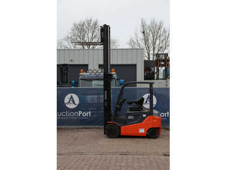 Eléctrica de 4 ruedas 2013  Toyota 8FBMKT30 (33)