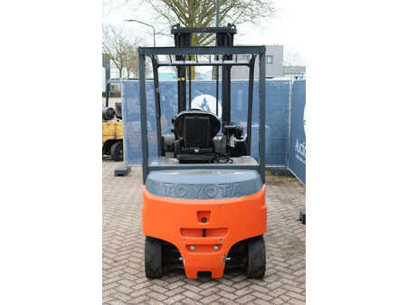 Eléctrica de 4 ruedas 2013  Toyota 8FBMKT30 (5)