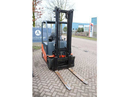 Eléctrica de 4 ruedas 2013  Toyota 8FBMKT30 (7)