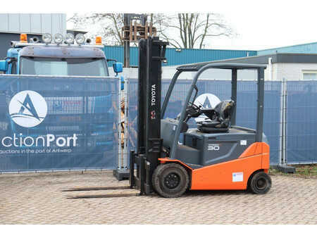 Eléctrica de 4 ruedas 2013  Toyota 8FBMKT30 (9)