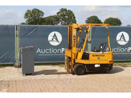 Elektromos 4 kerekű - Komatsu FB15M-1 (1)