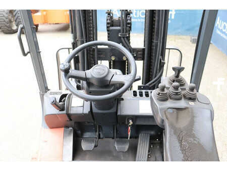 Treibgasstapler 2005  Toyota 02-7FGF30 (14)