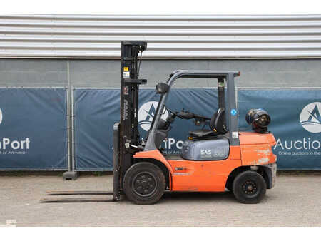 Treibgasstapler 2005  Toyota 02-7FGF30 (2)