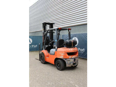 Treibgasstapler 2005  Toyota 02-7FGF30 (3)