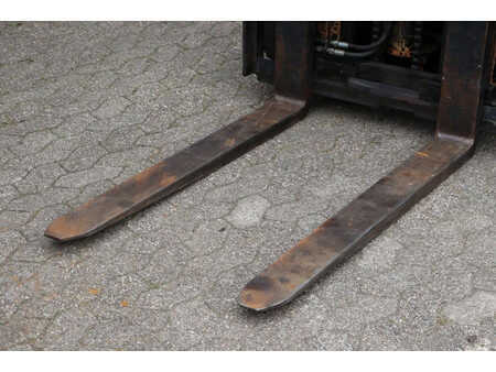 Treibgasstapler 2005  Toyota 02-7FGF30 (9)