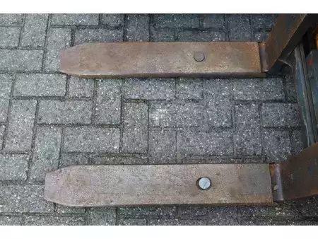 Chariots à mât rétractable 2009  Jungheinrich ETV C16 (11)