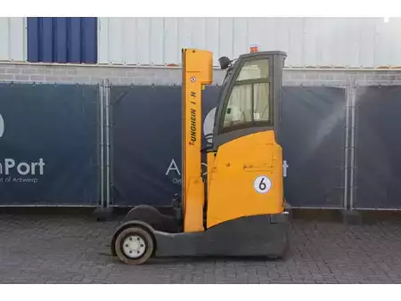 Chariots à mât rétractable 2009  Jungheinrich ETV C16 (2)
