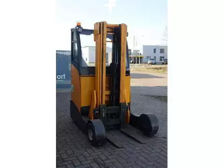 Chariots à mât rétractable 2009  Jungheinrich ETV C16 (7)