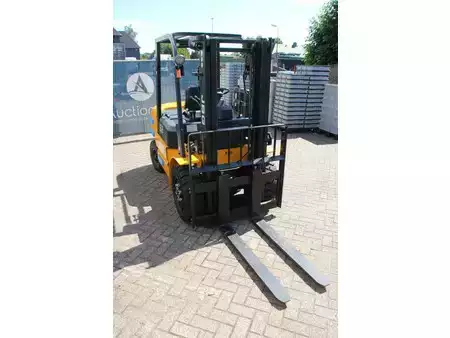Dízel targoncák 2025  JBG FD-32S (6)