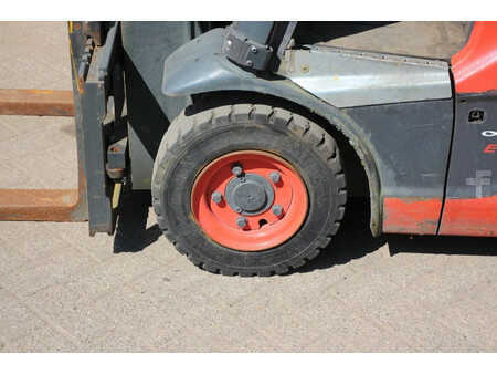Carrelli elettrici 4 ruote 2017  Linde E15-02 (14)