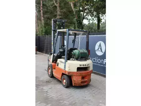 Gas gaffeltruck 1997  Nissan PJ01A18U (3)